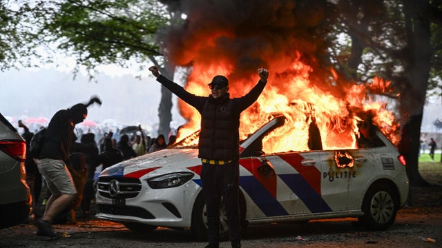 Migration policy protest turns violent in The Hague 