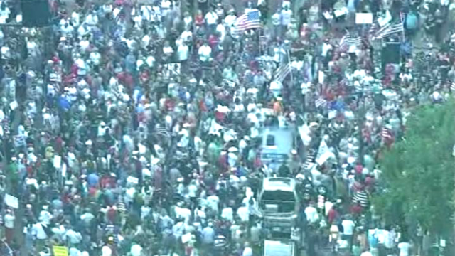 crowd.png 