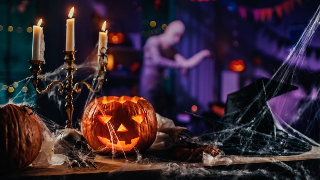 Houses Decorated For Halloween In Canada 
