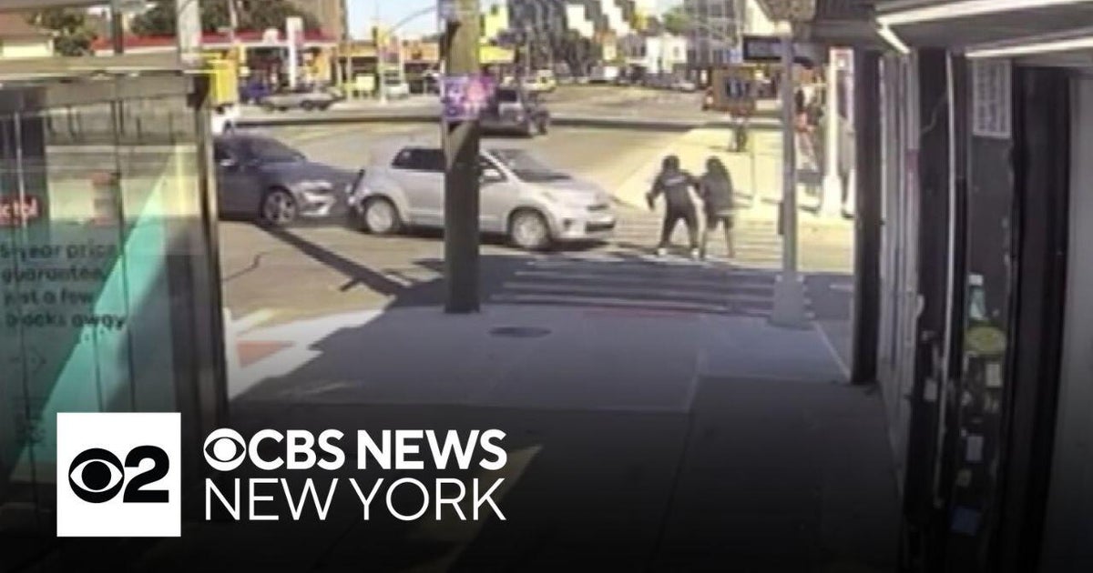 1 pedestrian killed, another hurt crash at Queens intersection - CBS ...