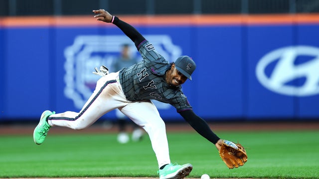 Francisco Lindor #12 of the New York Mets fields the ball during the eighth inning against the Washington Nationals at Citi Field on September 20, 2025 in the Queens borough of New York City. 