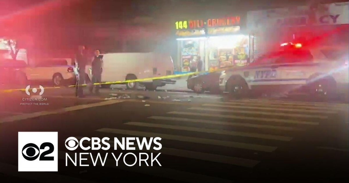 Man stabbed in shoulder in Washington Heights - CBS New York