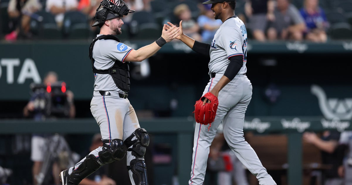 Marlins win 6th in a row with a 4-2 victory over Rangers