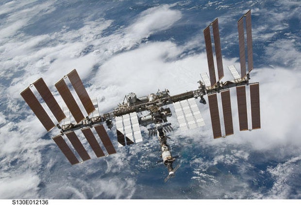 iss1.jpg 