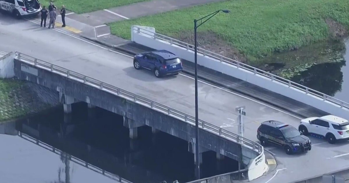 Man with wrist handcuffed wanted after jumping into canal following traffic stop, FHP says