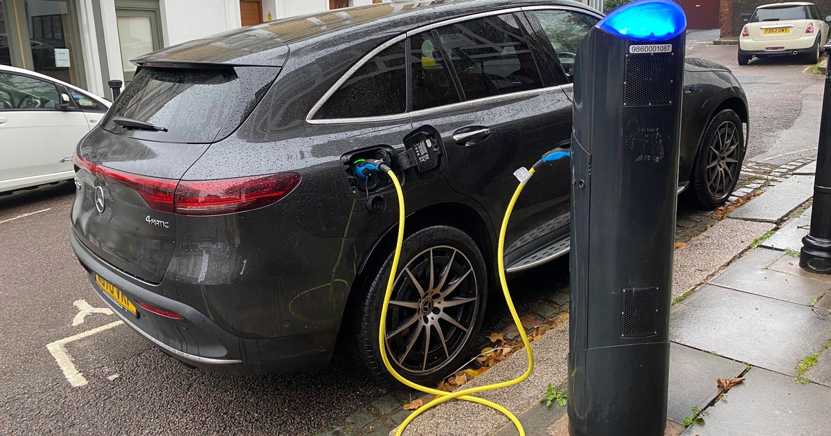 Automobile patrons rush to capitalize on federal EV tax credit forward of expiration subsequent week