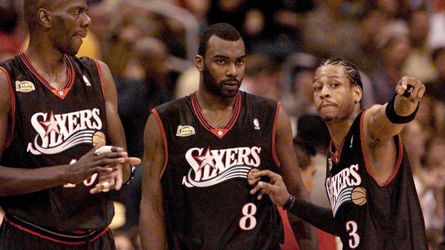 Allen Iverson (R) of the Philadelphia 76ers talks 