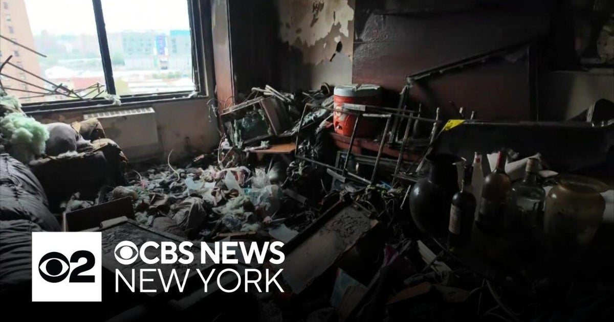 Teen injured in Bronx apartment fire - CBS New York