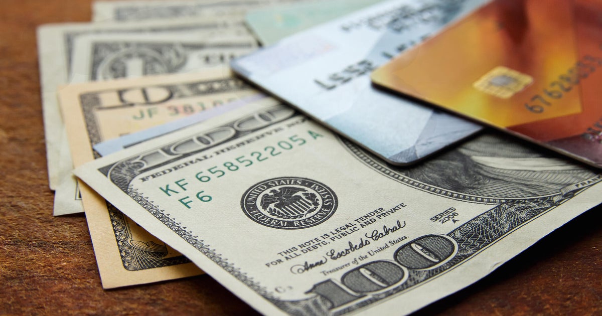 Докато икономическите трудности продължават предупредителните знаци мигат червени за финансите