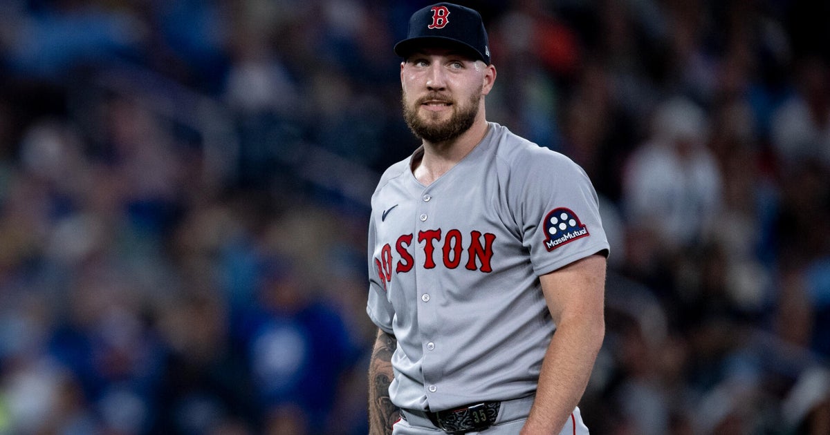 Crochet pitches 8 sharp innings as Red Sox beat slumping