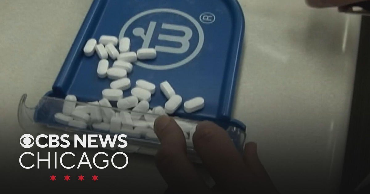 Trump Announces 100% Tariff on Pharmaceutical Drugs, Demanding U.S. Manufacturing