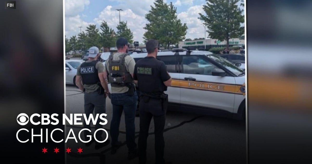 FBI touts 25 fugitive arrests in "Operation Summer Heat" - CBS Chicago