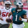 Eagles hang on to beat Buccaneers in Week 4 
