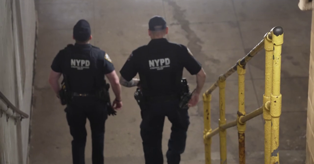 MTA worker stabbed in Brooklyn, suspect escapes into subway tunnel