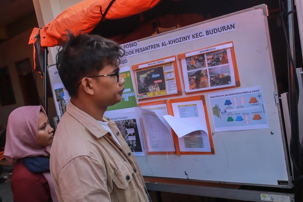 Searching and rescued activities after school falls in Indonesia 