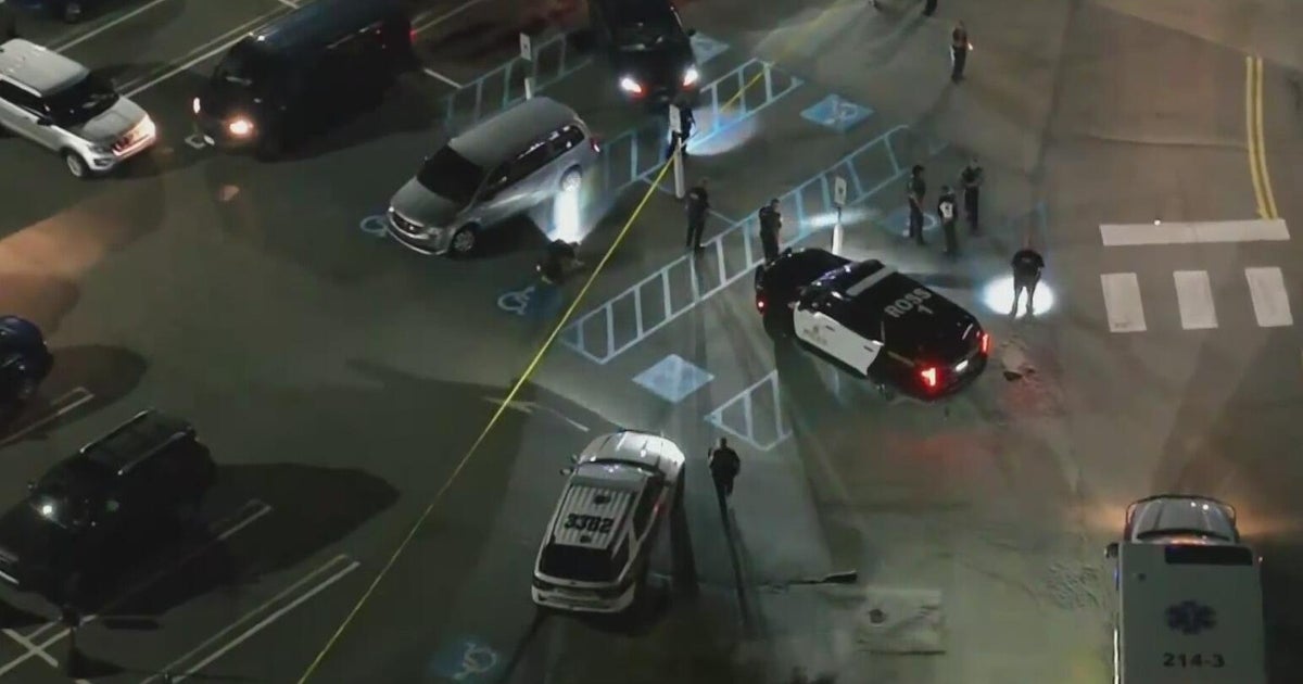 Witnesses describes hearing shooting outside Ross Park Mall - CBS ...