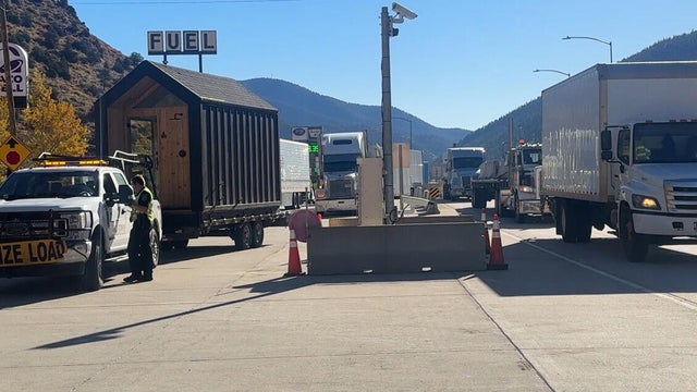 semi-trucks-chains.jpg 
