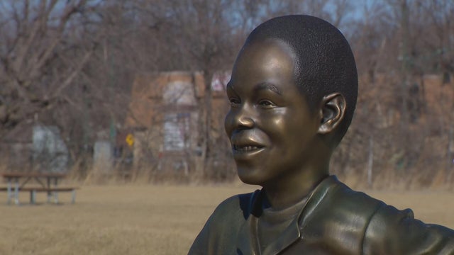 barway-collins-statue.jpg 
