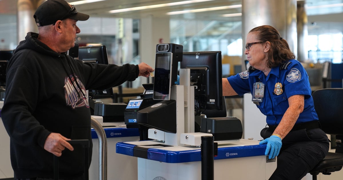Federal shutdown leaves TSA officers at Fort Lauderdale airport working without pay