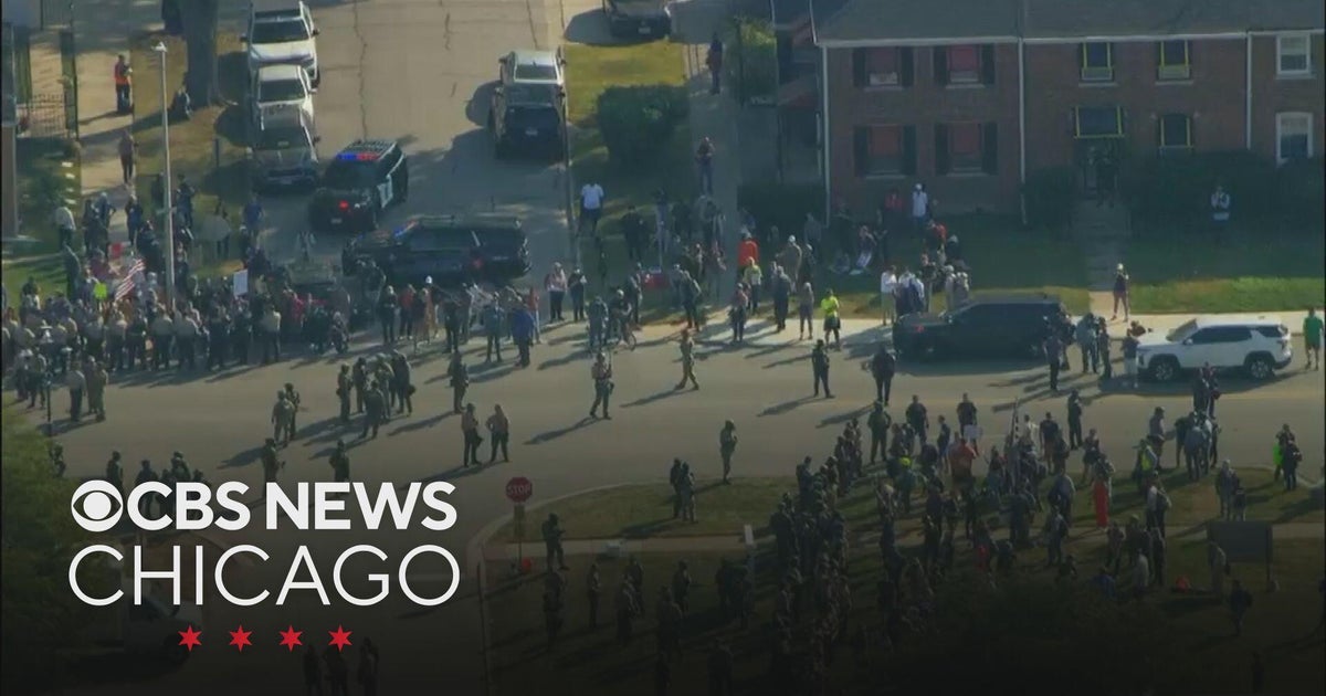 At least 12 arrested at Broadview ICE facility protest - CBS Chicago