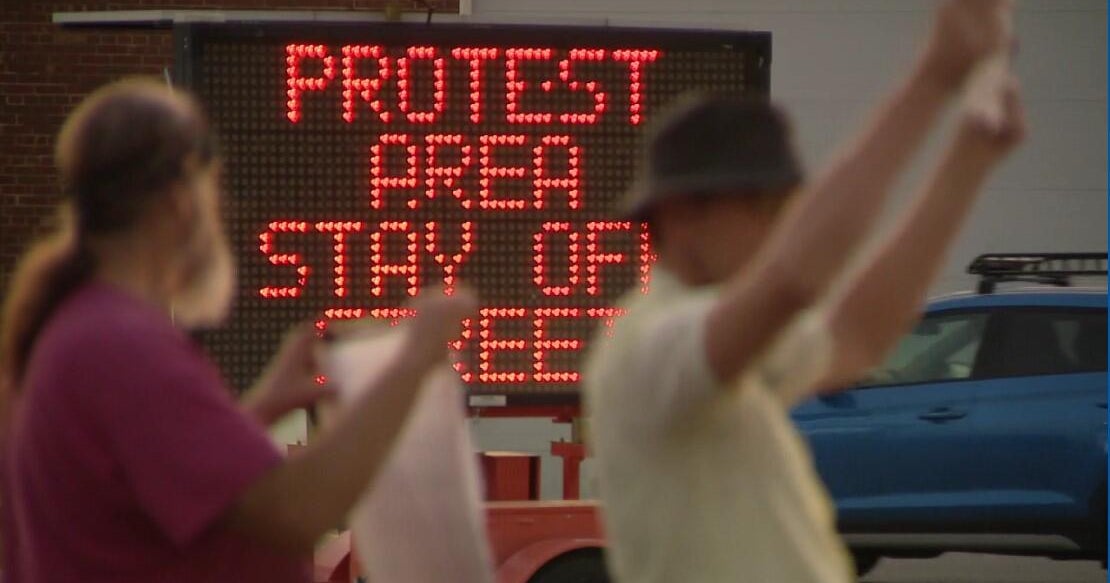 Illinois Officials Establish Designated Protest Zone Outside Broadview ICE Facility Amid Tensions