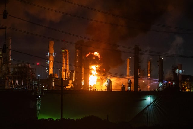 Explosion At Chevron Oil Refinery in El Segundo, California Causes Massive Fire 