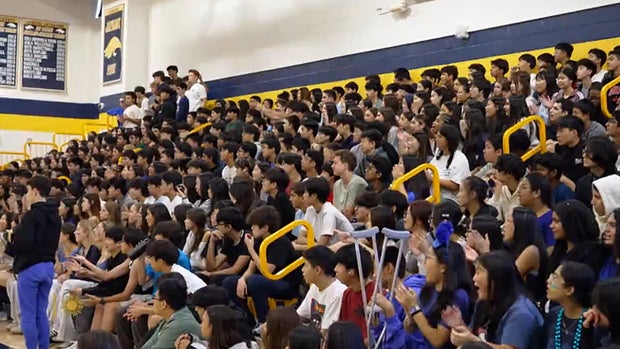 no-cellphones-in-the-stands.jpg 