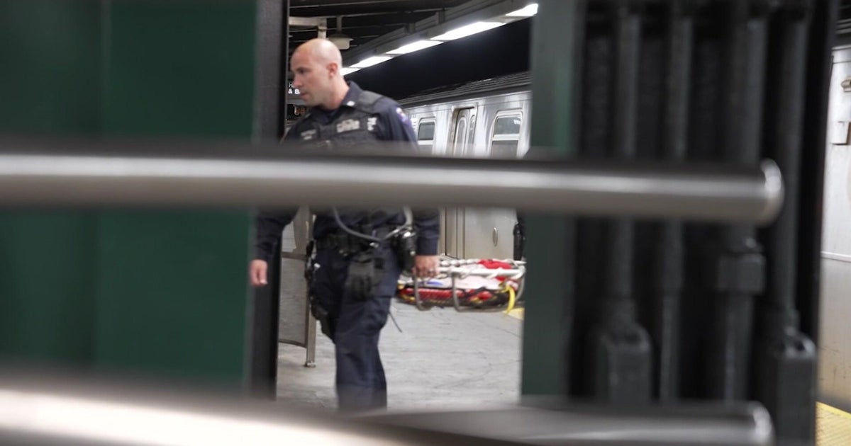 2 teens dead in possible subway surfing incident in Brooklyn, police sources say
