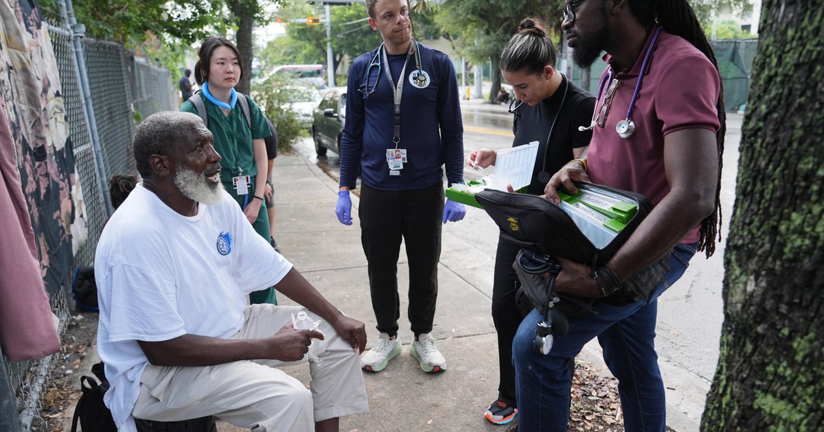 Miami nonprofit provides free mobile health care services to city’s homeless population
