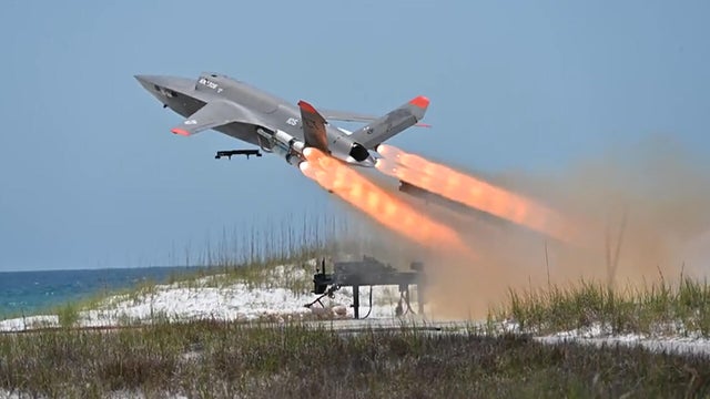 ai-drone-xq-58a-takes-off-1920.jpg 