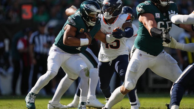 Broncos Eagles Football 