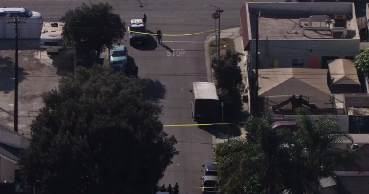 3 hospitalized after shooting in South Los Angeles - CBS Los Angeles