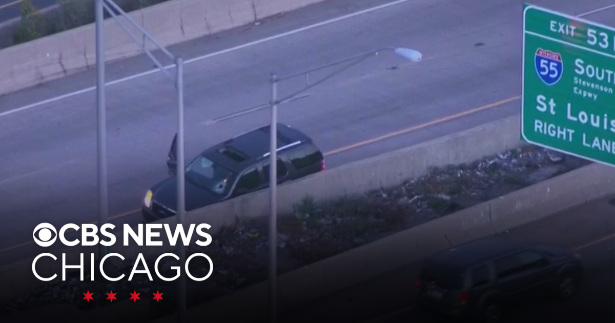 Deadly crash shuts down outbound lanes on Dan Ryan - CBS Chicago