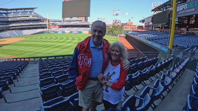 06pkg-wb-stl-phillies-hot-pants-girl-transfer-frame-3045.jpg 