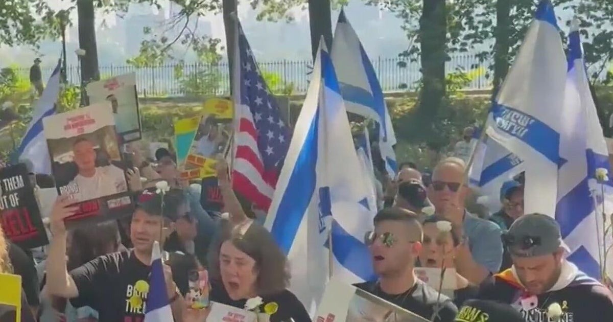 Hollywood marks two years since Oct. 7 attack with Israeli flag ceremony, motorcade tribute