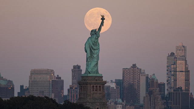 Beaver Supermoon in New York City 