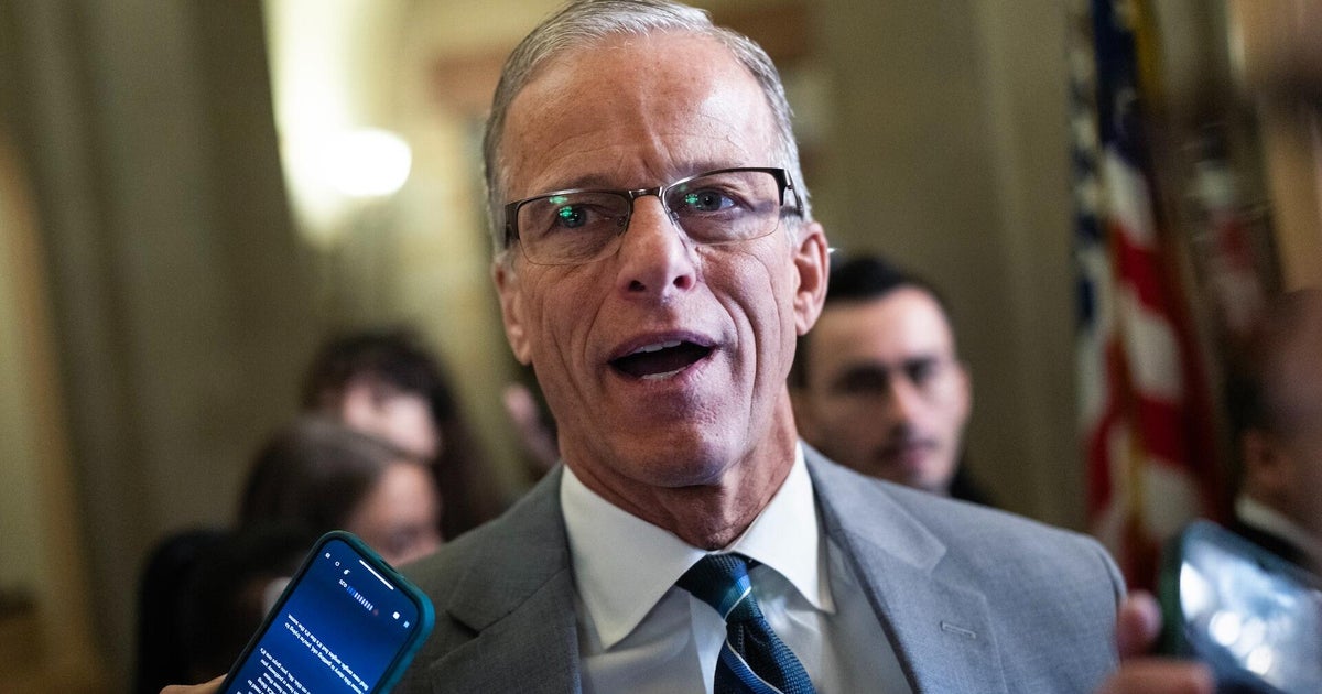 Federal workers worry about government shutdown back pay as Senate