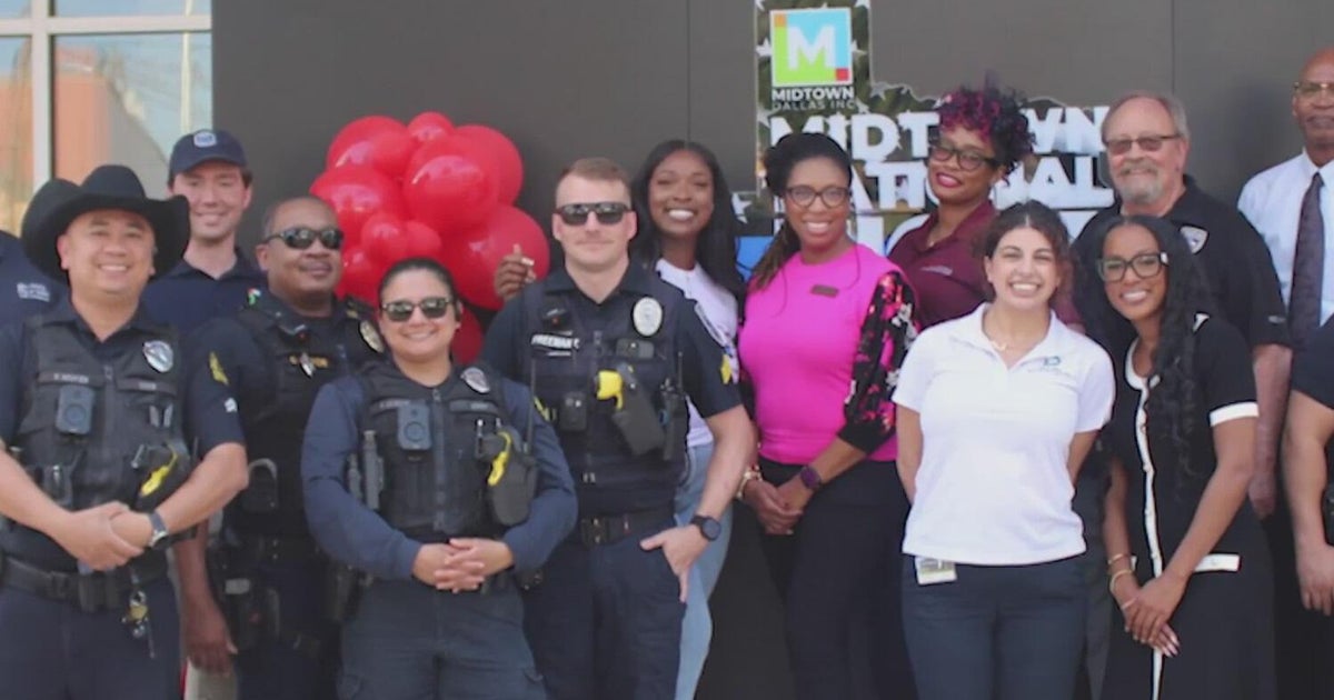 Community comes together in Dallas for National Night Out - CBS Texas