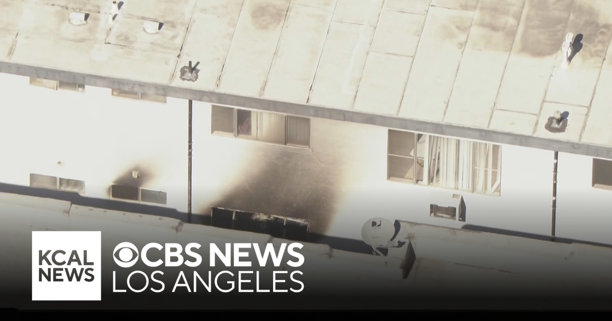 1 killed in apartment fire near USC - CBS Los Angeles