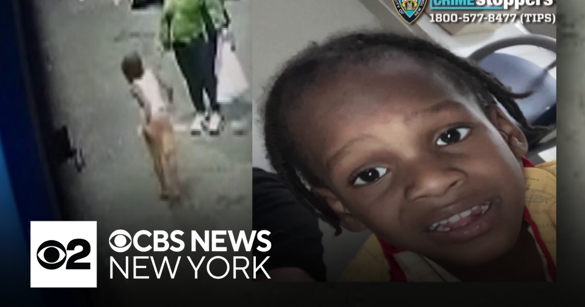 Police searching for parents after 5-year-old boy found in Queens - CBS ...