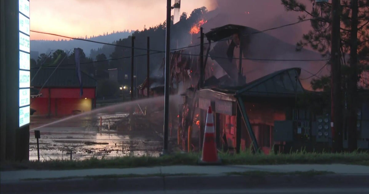 Fire destroys shopping center in Nederland