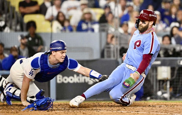 Philadelphia Phillies defeated the Los Angeles Dodgers 8-2 to win game 3 of a NLDS baseball game.