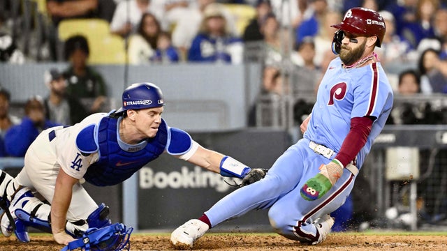 Philadelphia Phillies defeated the Los Angeles Dodgers 8-2 to win game 3 of a NLDS baseball game. 