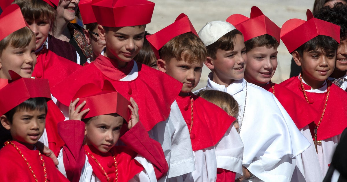 Chicagos viral conclave kids meet Pope Leo in Rome