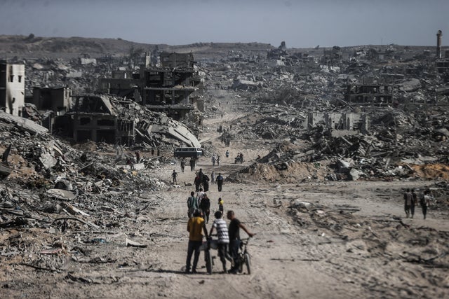 Thousands of Palestinians return to Northern Gaza following ceasefire 