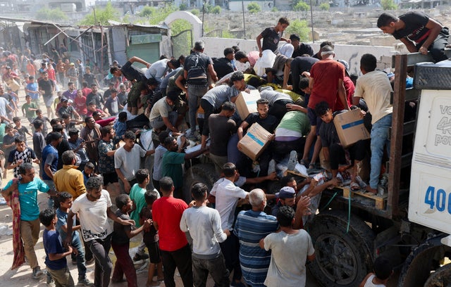 Ceasefire between Israel and Hamas goes into effect 