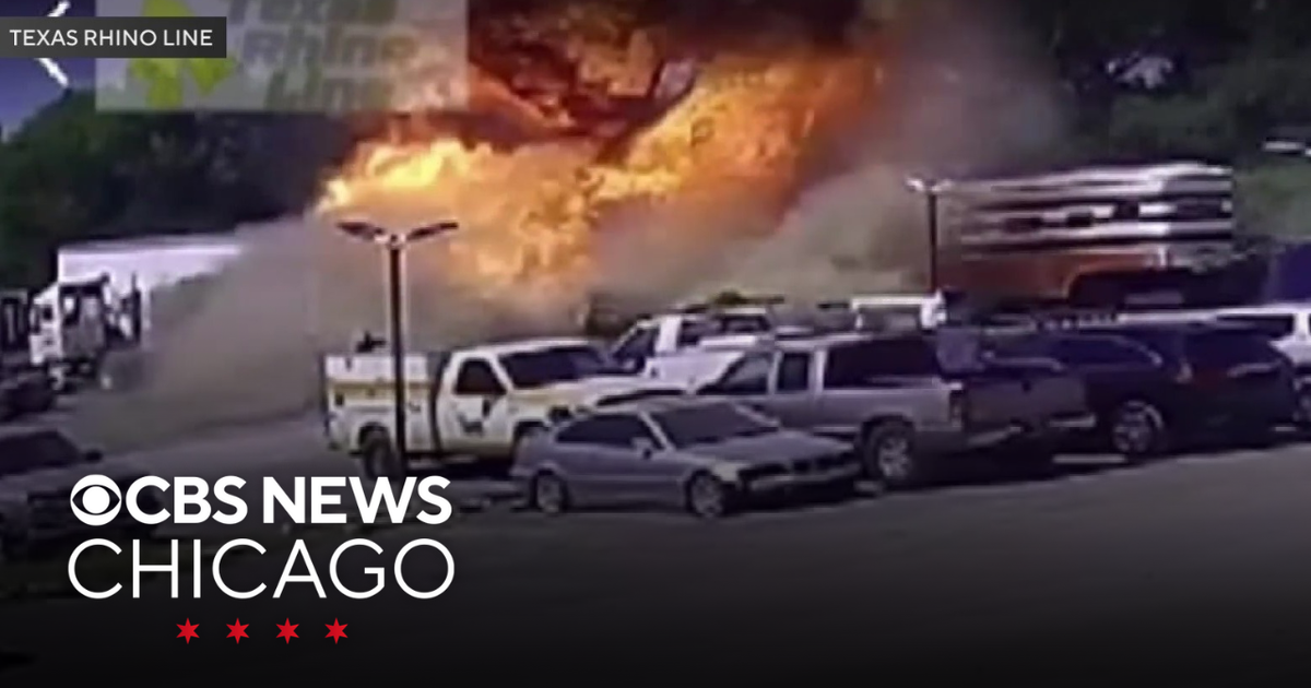 2 killed in Texas small plane crash - CBS Chicago