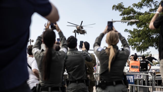 Israeli hostages released after ceasefire agreement arrive at Sheba medical center 
