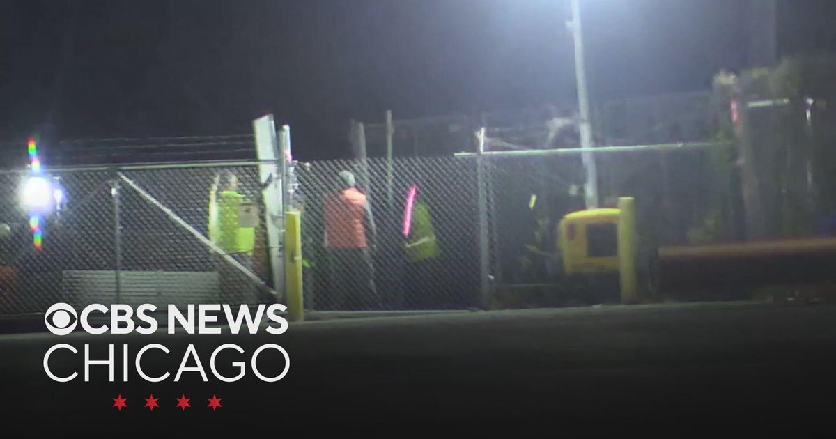 Feds comply with judge's order to remove Broadview ICE facility fence ...