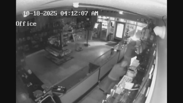 ftl-smoke-shop-burglary-10-18-2025.jpg 